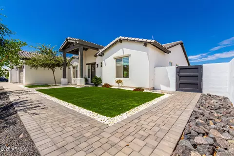 Exterior - 37227 N 11th Ave, Phoenix, AZ 85086 photo 3 of 13