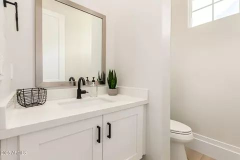 Bath - 37227 N 11th Ave, Phoenix, AZ 85086 photo 1 of 7