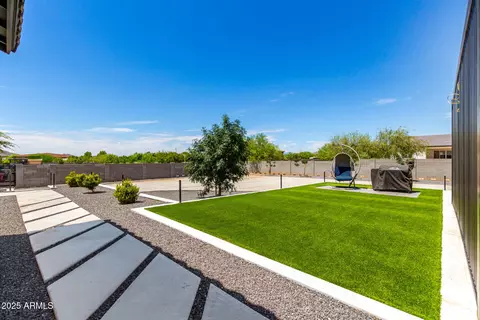 Exterior - 37227 N 11th Ave, Phoenix, AZ 85086 photo 6 of 13