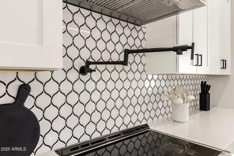 Kitchen - 37227 N 11th Ave, Phoenix, AZ 85086 photo 6 of 7
