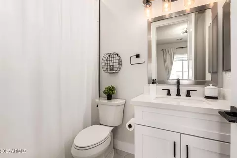 Bath - 37227 N 11th Ave, Phoenix, AZ 85086 photo 7 of 7