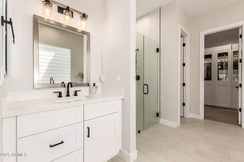 Bath - 37227 N 11th Ave, Phoenix, AZ 85086 photo 4 of 7