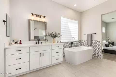 Bath - 37227 N 11th Ave, Phoenix, AZ 85086 photo 2 of 7