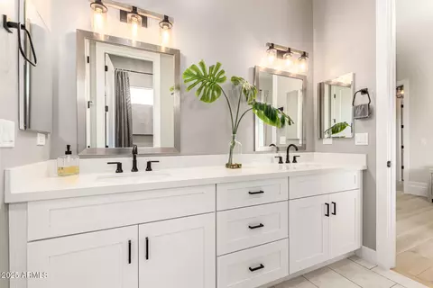 Bath - 37227 N 11th Ave, Phoenix, AZ 85086 photo 5 of 7