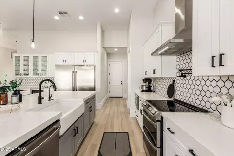 Kitchen - 37227 N 11th Ave, Phoenix, AZ 85086 photo 4 of 7
