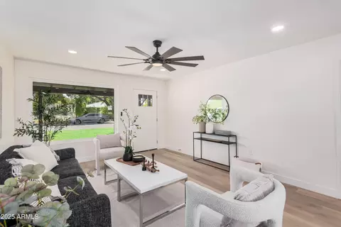 Living - 4561 N 12th Ave, Phoenix, AZ 85013 photo 1 of 2