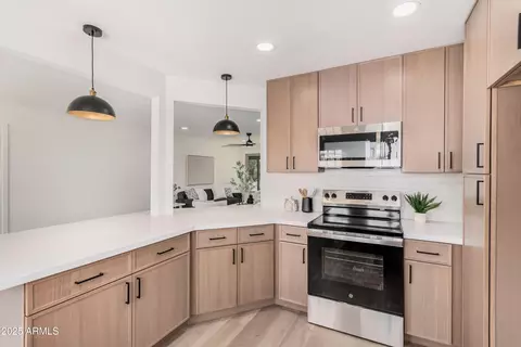 Kitchen - 4561 N 12th Ave, Phoenix, AZ 85013 photo 2 of 4