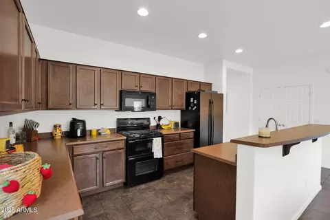 Kitchen - 3829 E Branham Ln, Phoenix, AZ 85042 photo 3 of 4