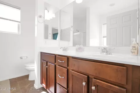 Bath - 3829 E Branham Ln, Phoenix, AZ 85042 photo 2 of 3