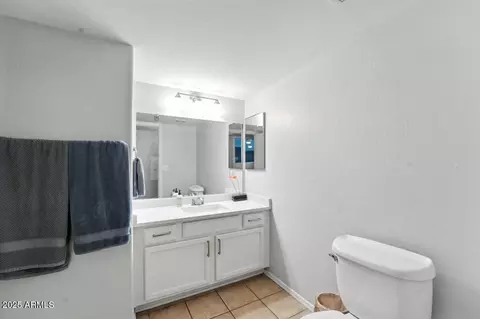 Bath - 3301 Earll Dr #107, Phoenix, AZ 85018 photo 2 of 3