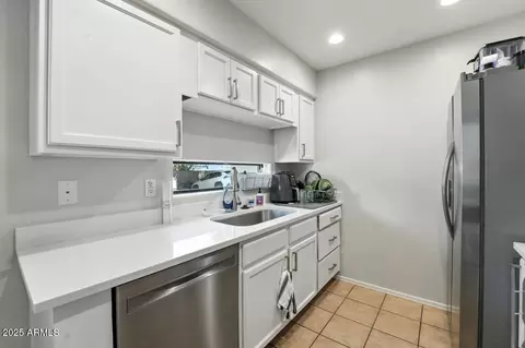 Kitchen - 3301 Earll Dr #107, Phoenix, AZ 85018 photo 1 of 2