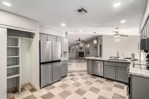Kitchen - 540 S Stardust Ln, Apache Junction, AZ 85120 photo 6 of 7