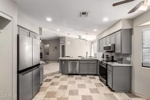Kitchen - 540 S Stardust Ln, Apache Junction, AZ 85120 photo 4 of 7