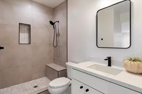 Bath - 4311 E Sells Dr, Phoenix, AZ 85018 photo 3 of 12