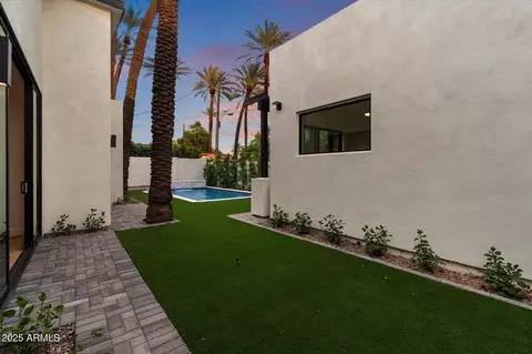 Exterior - 4311 E Sells Dr, Phoenix, AZ 85018 photo 5 of 7