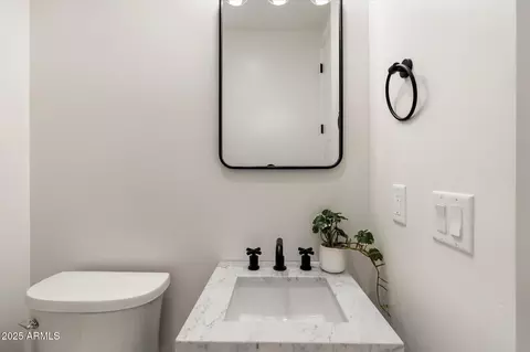 Bath - 4311 E Sells Dr, Phoenix, AZ 85018 photo 1 of 12