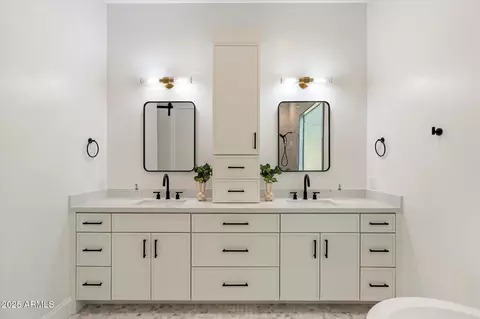 Bath - 4311 E Sells Dr, Phoenix, AZ 85018 photo 5 of 12