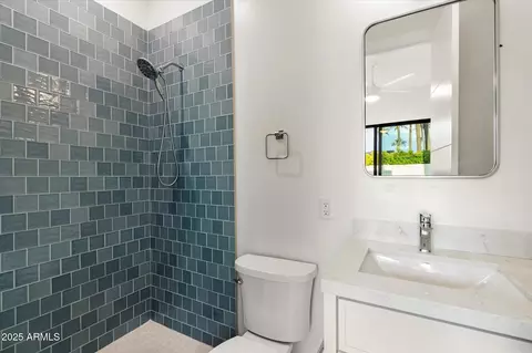 Bath - 4311 E Sells Dr, Phoenix, AZ 85018 photo 11 of 12
