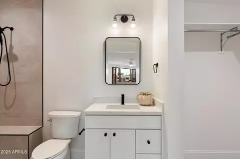 Bath - 4311 E Sells Dr, Phoenix, AZ 85018 photo 2 of 12
