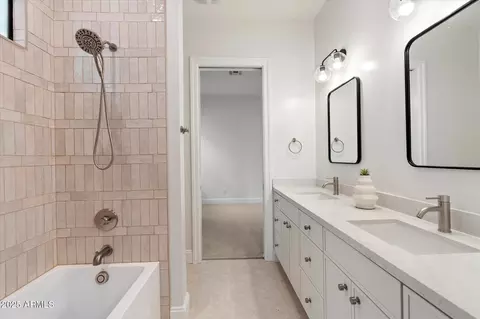 Bath - 4311 E Sells Dr, Phoenix, AZ 85018 photo 10 of 12