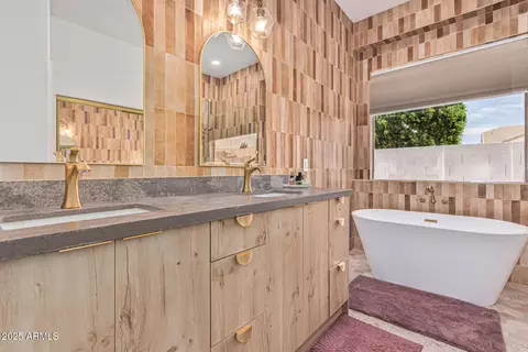 Bath - 3000 E Parkview Dr, Gilbert, AZ 85295 photo 1 of 4