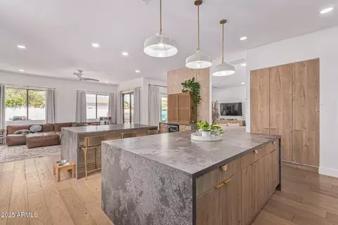 Kitchen - 3000 E Parkview Dr, Gilbert, AZ 85295 photo 4 of 5