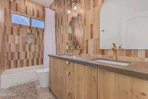 Bath - 3000 E Parkview Dr, Gilbert, AZ 85295 photo 4 of 4