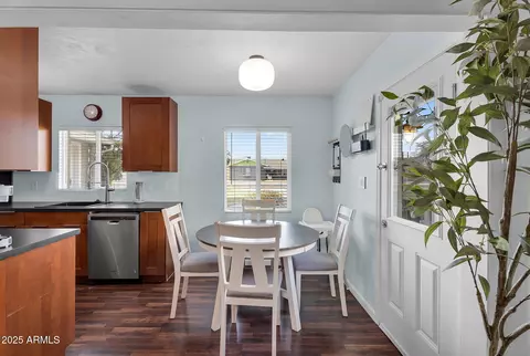 Dining - 1035 E Pierson St, Phoenix, AZ 85014 photo 2 of 2