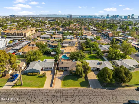 View/Area - 1035 E Pierson St, Phoenix, AZ 85014 photo 2 of 4