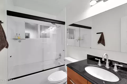 Bath - 1035 E Pierson St, Phoenix, AZ 85014 photo 1 of 3