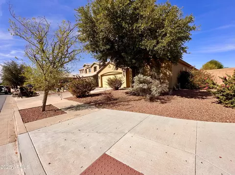 Exterior - 2202 S 82nd Ave, Phoenix, AZ 85043 photo 2 of 10