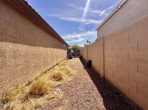 Exterior - 2202 S 82nd Ave, Phoenix, AZ 85043 photo 8 of 10