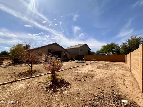 Exterior - 2202 S 82nd Ave, Phoenix, AZ 85043 photo 4 of 10