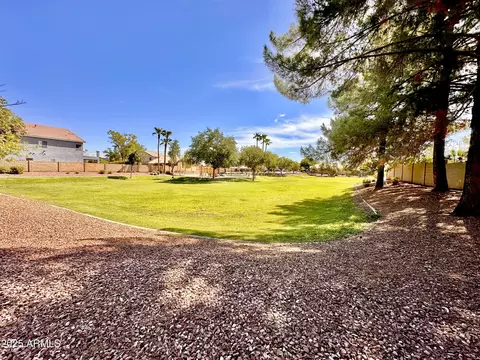 Exterior - 2202 S 82nd Ave, Phoenix, AZ 85043 photo 9 of 10
