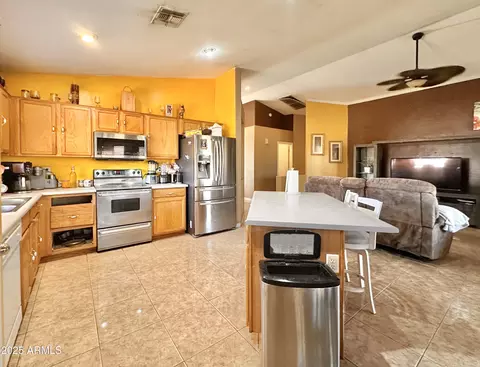 Kitchen - 2202 S 82nd Ave, Phoenix, AZ 85043 photo 5 of 7