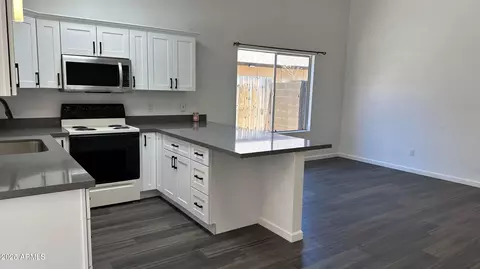 Kitchen - 1614 E Sandra Ter, Phoenix, AZ 85022 photo 2 of 2