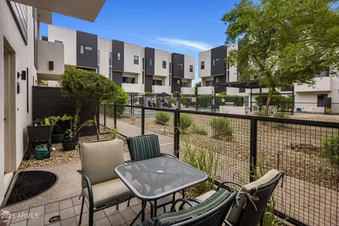 Exterior - 325 E Coronado Rd #19, Phoenix, AZ 85004 photo 3 of 4