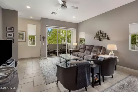 Living - 325 E Coronado Rd #19, Phoenix, AZ 85004 photo 2 of 3