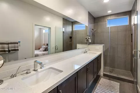 Bath - 325 E Coronado Rd #19, Phoenix, AZ 85004 photo 1 of 3