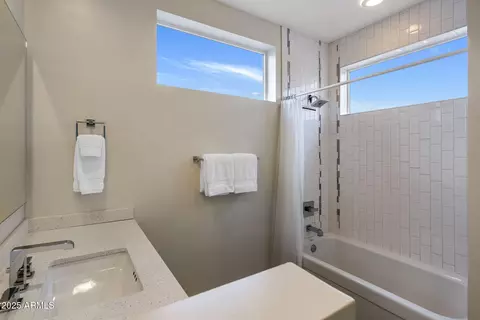 Bath - 325 E Coronado Rd #19, Phoenix, AZ 85004 photo 2 of 3