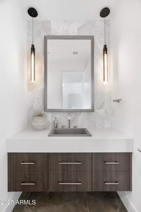 Bath - 5538 E Lafayette Blvd, Phoenix, AZ 85018 photo 8 of 8