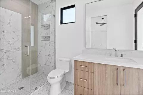 Bath - 5538 E Lafayette Blvd, Phoenix, AZ 85018 photo 6 of 8