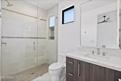 Bath - 5538 E Lafayette Blvd, Phoenix, AZ 85018 photo 7 of 8