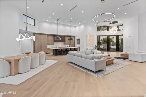 Living - 5538 E Lafayette Blvd, Phoenix, AZ 85018 photo 1 of 5