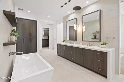 Bath - 5538 E Lafayette Blvd, Phoenix, AZ 85018 photo 2 of 8
