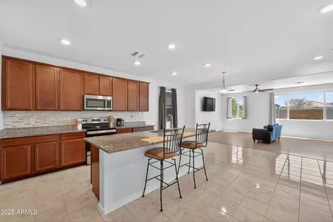 Kitchen - 10123 E Wavelength Ave, Mesa, AZ 85212 photo 5 of 5