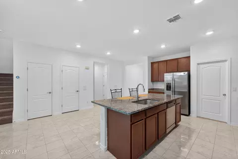 Kitchen - 10123 E Wavelength Ave, Mesa, AZ 85212 photo 4 of 5