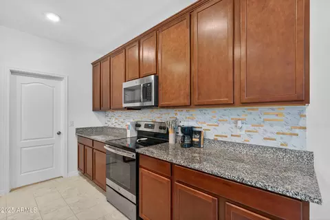 Kitchen - 10123 E Wavelength Ave, Mesa, AZ 85212 photo 2 of 5