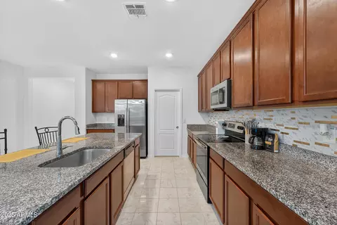 Kitchen - 10123 E Wavelength Ave, Mesa, AZ 85212 photo 3 of 5