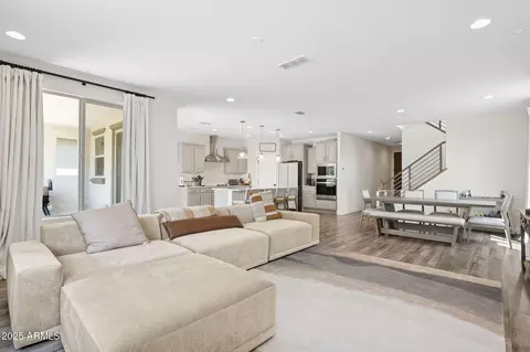 8949 W San Juan Ave, Glendale, AZ 85305